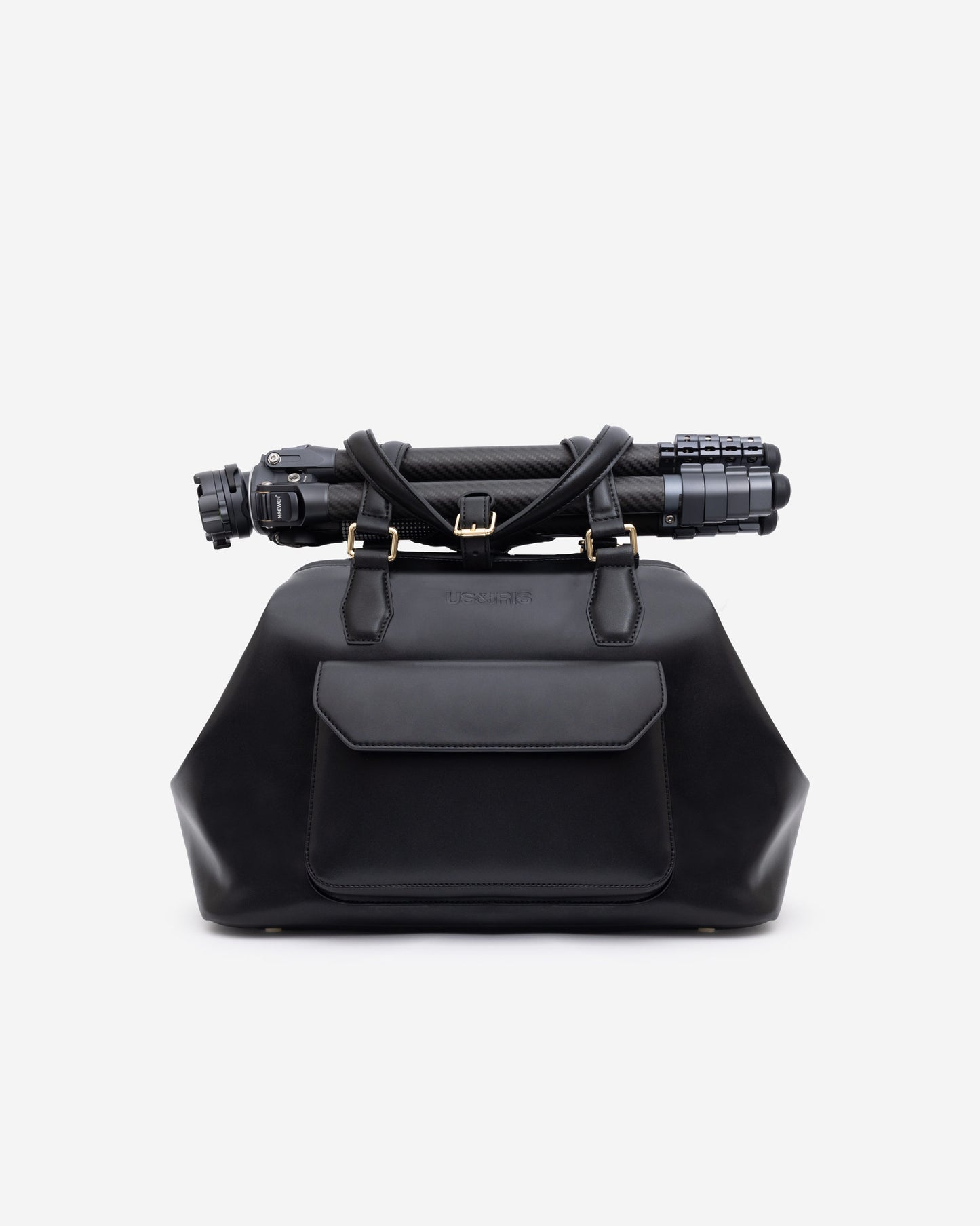 US AND IRIS Noir Mirage Camera Bag ā premium black leather crossbody camera bag with gold detailing and scratch-resistant lining, ideal for photographers, videographers, and everyday creative use.