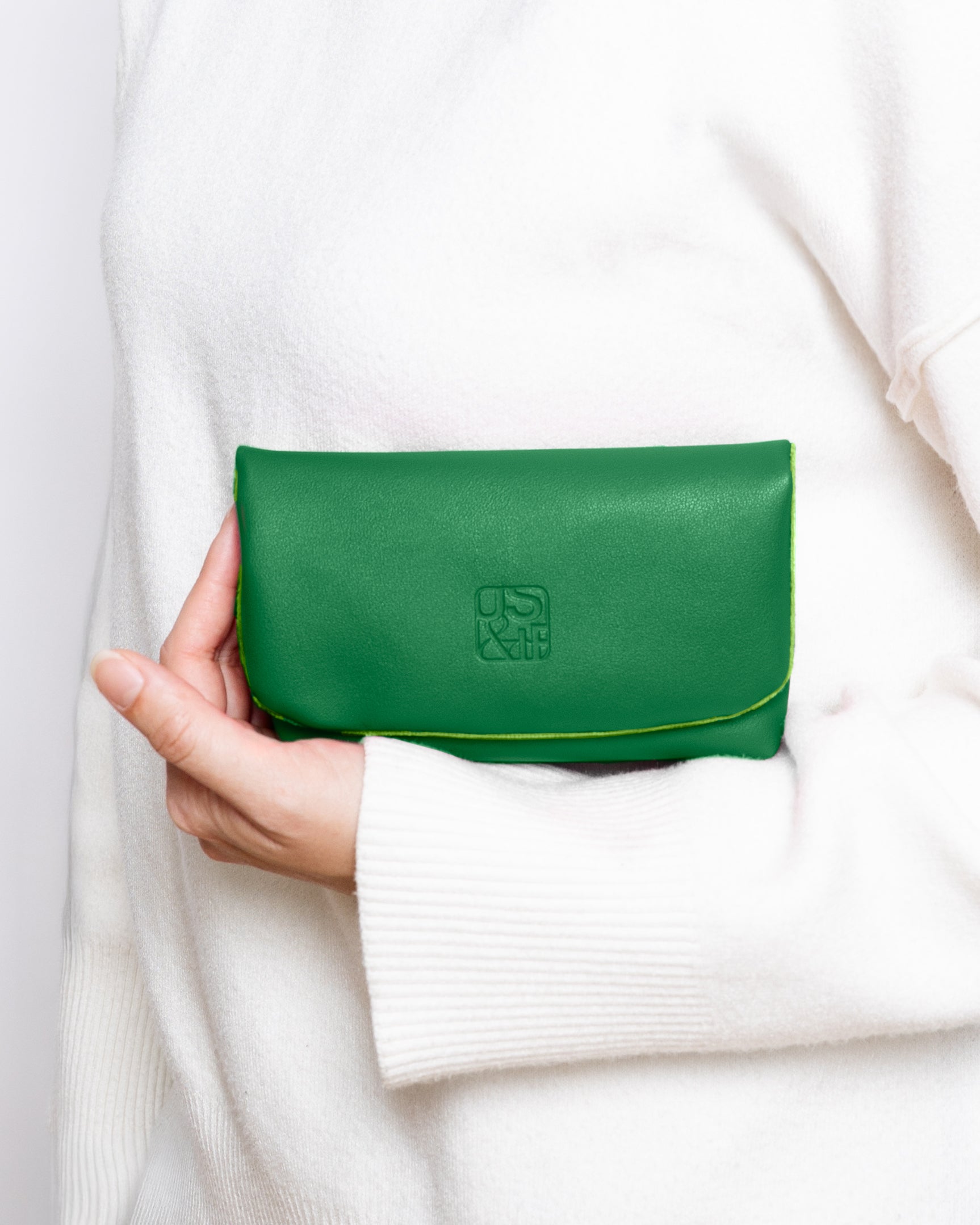 US & IRIS Noir Mirage Camera Pouch in Emerald Green, a stylish, protective camera case designed for digi cameras, film cameras, Canon G7X, and compact point-and-shoot models. Luxury leather exterior with gold detailing, anti-scratch interior lining, and secure magnetic flap closure. Perfect for photographers, videographers, and content creators seeking a fashionable yet functional camera pouch that fits seamlessly inside the US & IRIS Noir Mirage Camera Bag or can be carried on its own.