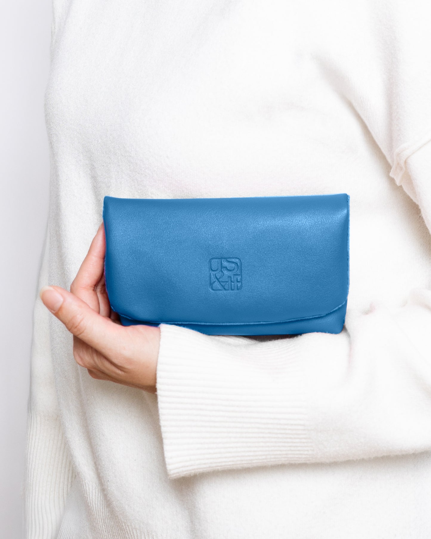 US & IRIS Noir Mirage Camera Pouch in Cobalt Blue, a stylish, protective camera case designed for digi cameras, film cameras, Canon G7X, and compact point-and-shoot models. Luxury leather exterior with gold detailing, anti-scratch interior lining, and secure magnetic flap closure. Perfect for photographers, videographers, and content creators seeking a fashionable yet functional camera pouch that fits seamlessly inside the US & IRIS Noir Mirage Camera Bag or can be carried on its own. 